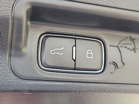 Used 2021 Ford Explorer XLT image 8