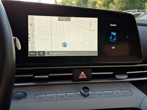 Certified 2023 Hyundai Elantra Limited FWD image 20