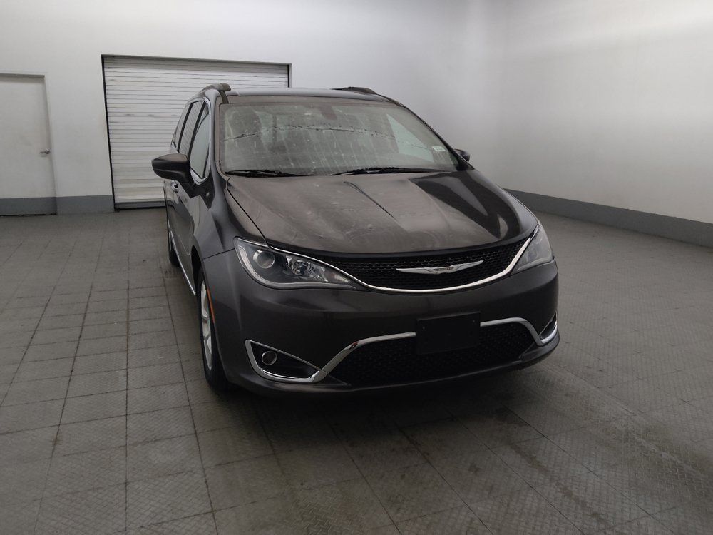 Used 2017 Chrysler Pacifica Touring-L w/ Tire & Wheel Group FWD image 14