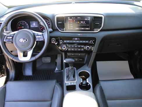 Used 2020 Kia Sportage EX image 10