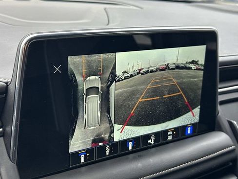 Used 2022 GMC Yukon SLT w/ SLT Premium Package image 32