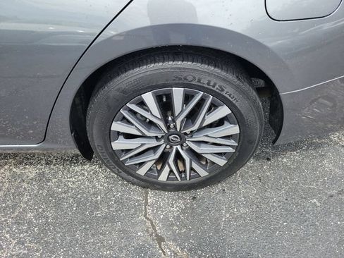 Used 2024 Nissan Altima 2.5 SV FWD image 6