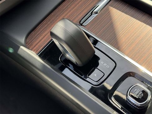 Certified 2023 Volvo XC60 B5 Plus w/ Climate Package image 28