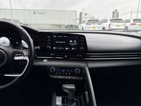 Used 2021 Hyundai Elantra SEL w/ Convenience Package image 28