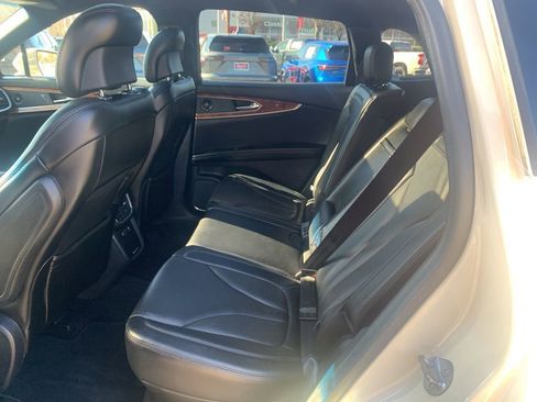 Used 2016 Lincoln MKX Reserve w/ Driver Assistance Package image 11