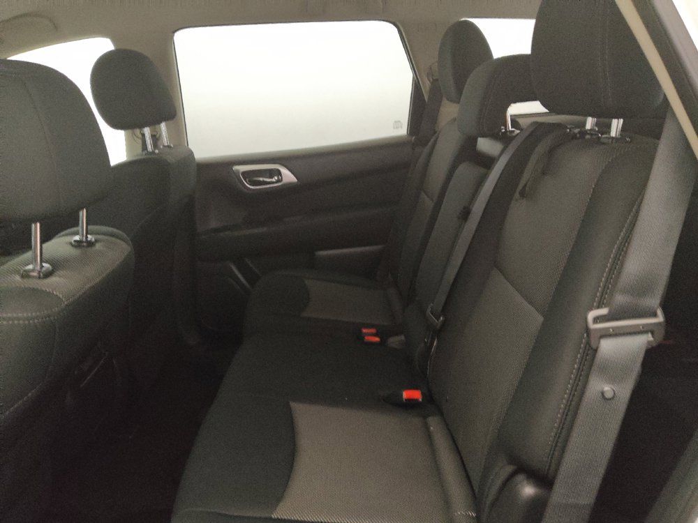 Used 2017 Nissan Pathfinder SV AWD/4WD image 18