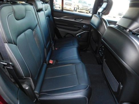 Used 2023 Jeep Grand Cherokee Overland w/ Adv Protech Group III image 17