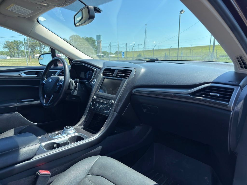 Used 2017 Ford Fusion SE w/ Fusion SE Technology Package FWD image 35