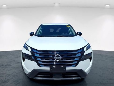 Used 2024 Nissan Rogue S FWD image 4