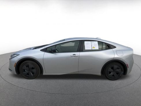 Used 2025 Toyota Prius LE image 10