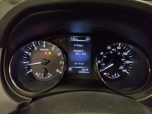 Used 2017 Nissan Rogue SV FWD image 23