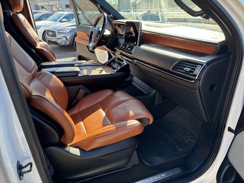 Used 2019 Lincoln Navigator Reserve image 30