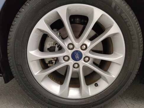 Used 2019 Ford Fusion SE image 31