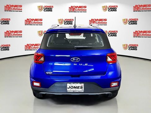Certified 2023 Hyundai Venue SEL FWD image 15