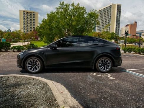 Used 2026 Tesla Model Y 2WD image 6