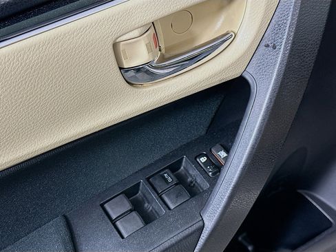 Used 2018 Toyota Corolla LE FWD image 15