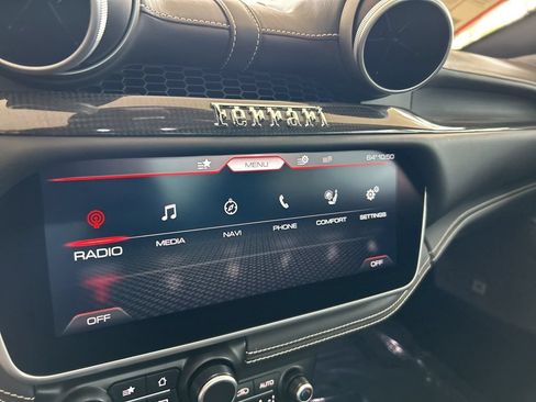 Used 2019 Ferrari Portofino RWD image 25