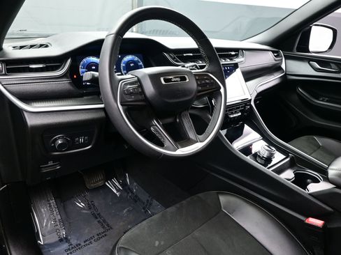 Used 2024 Jeep Grand Cherokee L Altitude image 13