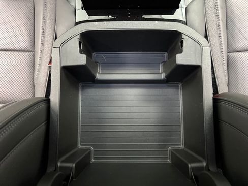 Used 2025 GMC Yukon XL Denali RWD image 43