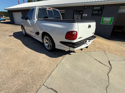 Used 2000 Ford F150 Lightning RWD image 4