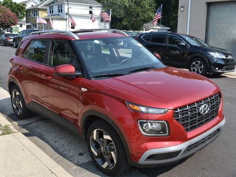 Used 2026 Hyundai Venue SEL FWD image 4