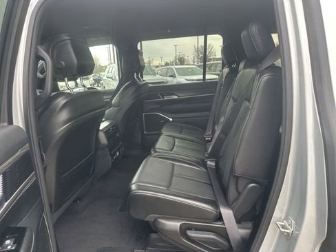 Used 2024 Jeep Wagoneer Series II w/ Flexible Seating Group image 27