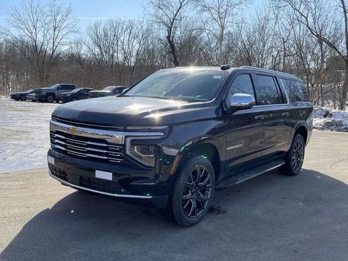 New 2026 Chevrolet Suburban Premier image 7