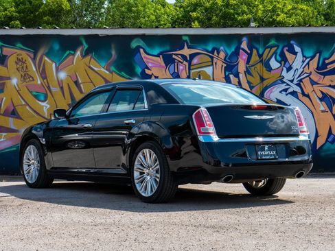Used 2012 Chrysler 300 C RWD image 10