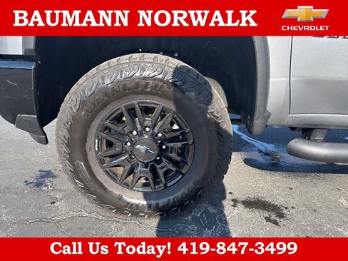Used 2025 Chevrolet Silverado 2500 ZR2 w/ Technology Package AWD/4WD image 18