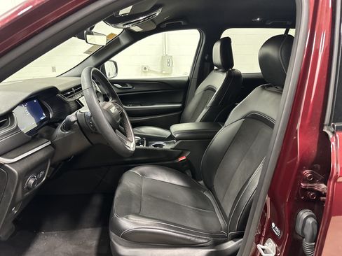Used 2025 Jeep Grand Cherokee Altitude AWD/4WD image 18