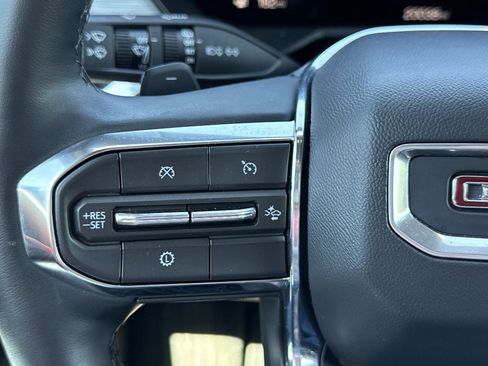 Used 2025 GMC Acadia Elevation FWD image 17