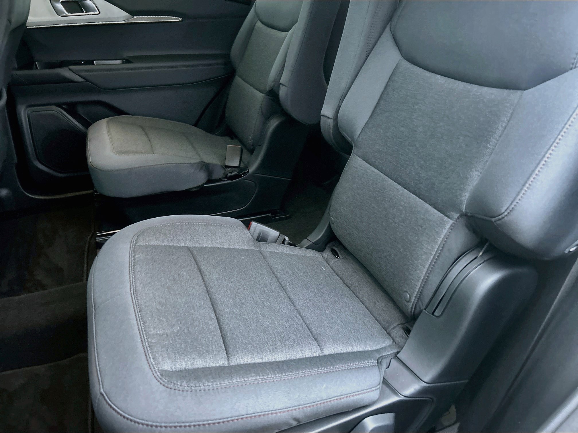 New 2027 Ford Explorer Active RWD image 17