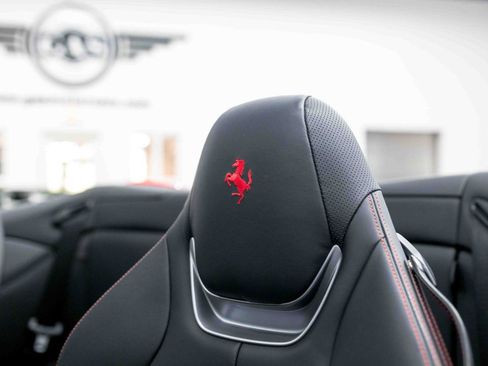 Used 2019 Ferrari Portofino RWD image 46