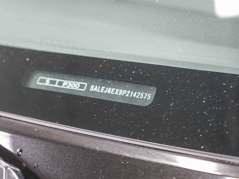 Used 2023 Land Rover Defender 90 S image 28