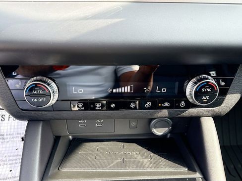 New 2026 Mitsubishi Outlander SE FWD image 16