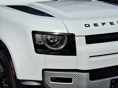 Used 2024 Land Rover Defender 90 S image 9