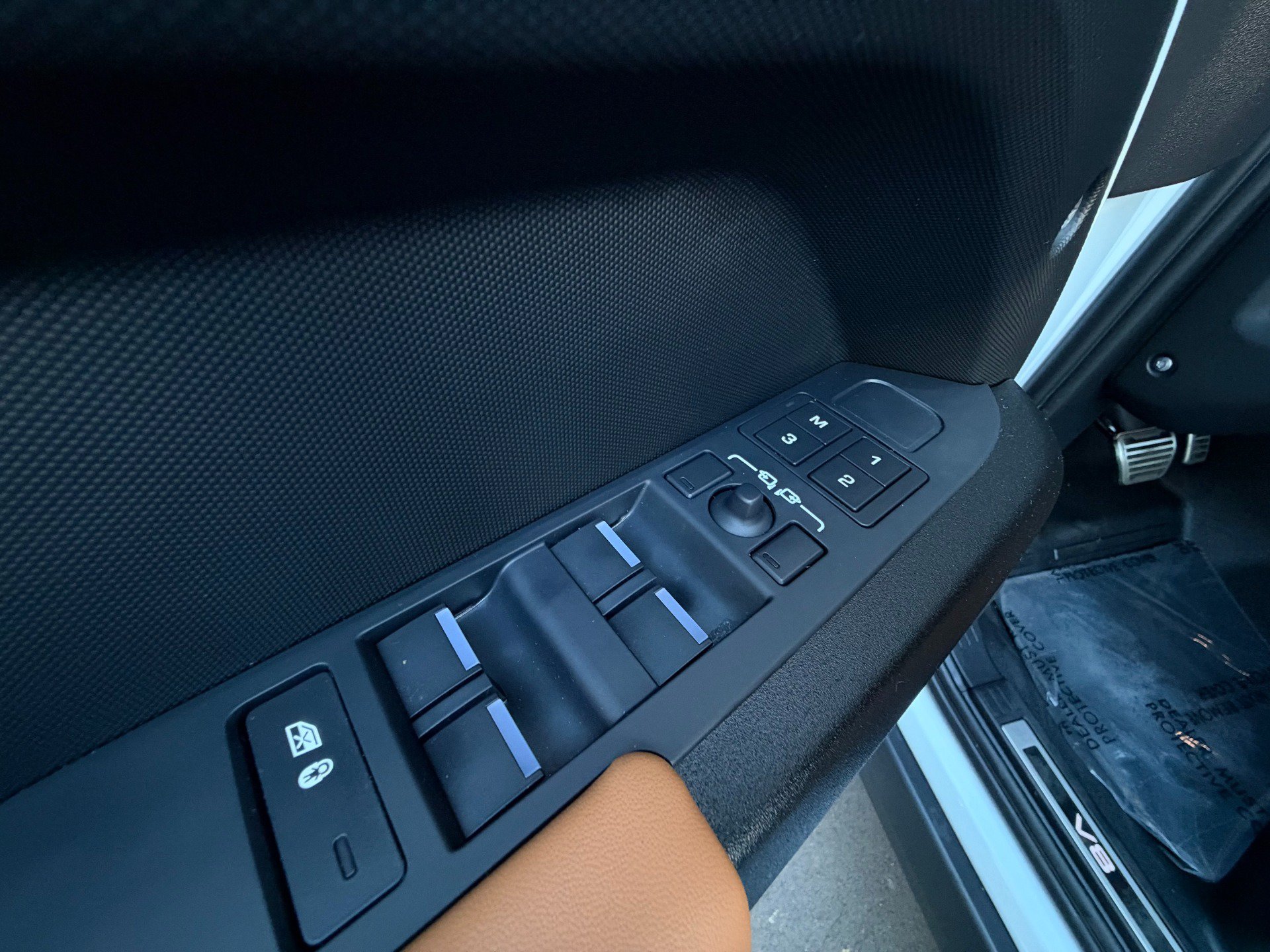Used 2023 Land Rover Defender 110 AWD/4WD image 55
