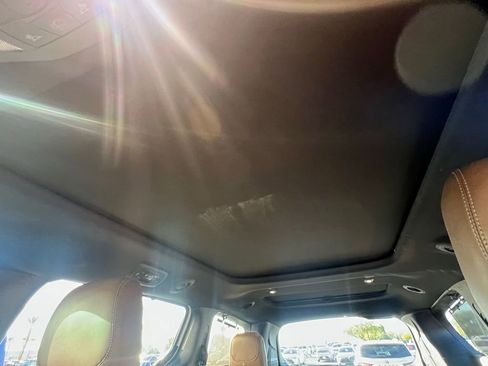 Used 2020 Chrysler Pacifica Limited image 10