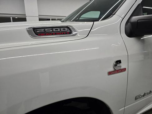Used 2024 RAM 2500 Laramie AWD/4WD image 11