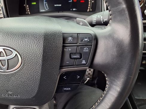 Used 2025 Toyota Camry SE FWD image 14