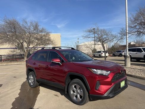 Used 2025 Toyota RAV4 XLE w/ Convenience Package image 3