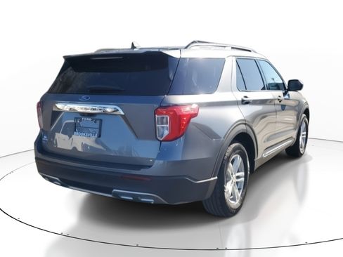 Used 2024 Ford Explorer XLT w/ Equipment Group 202A image 6