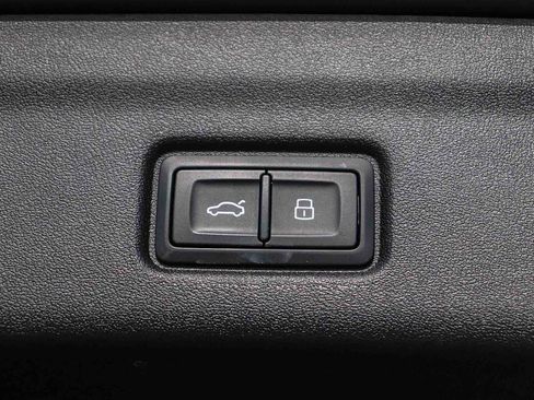 Used 2025 Audi Q6 e-tron Premium w/ Convenience Package image 36