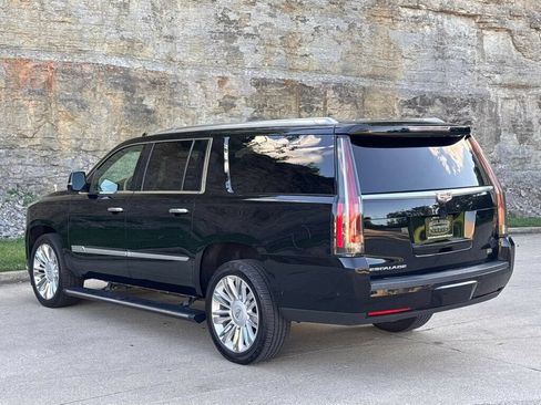 Used 2019 Cadillac Escalade ESV Platinum AWD/4WD image 3