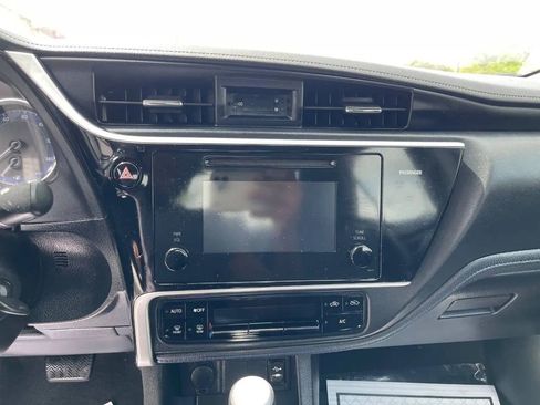 Used 2017 Toyota Corolla SE w/ Carpet Mat Package (TMS) FWD image 18