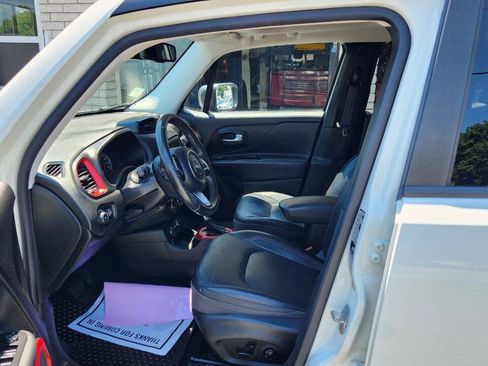Used 2016 Jeep Renegade Trailhawk w/ Premium Trailhawk Package AWD/4WD image 10