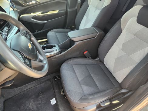 Used 2025 Chevrolet Trax LS FWD image 13