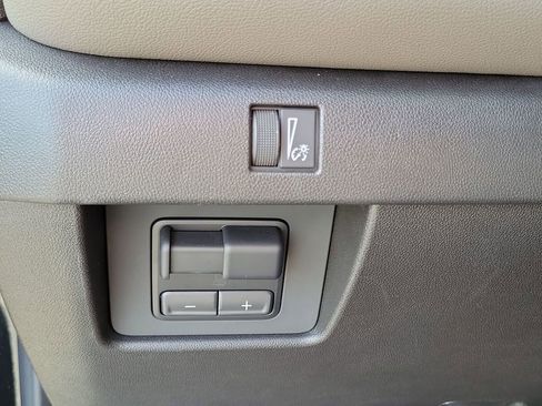 Used 2025 Chevrolet Colorado ZR2 AWD/4WD image 18