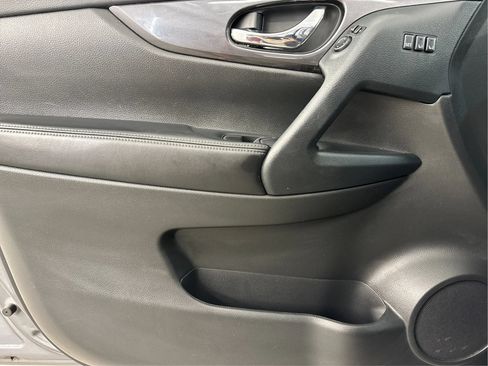 Used 2020 Nissan Rogue SV w/ Premium Package AWD/4WD image 25