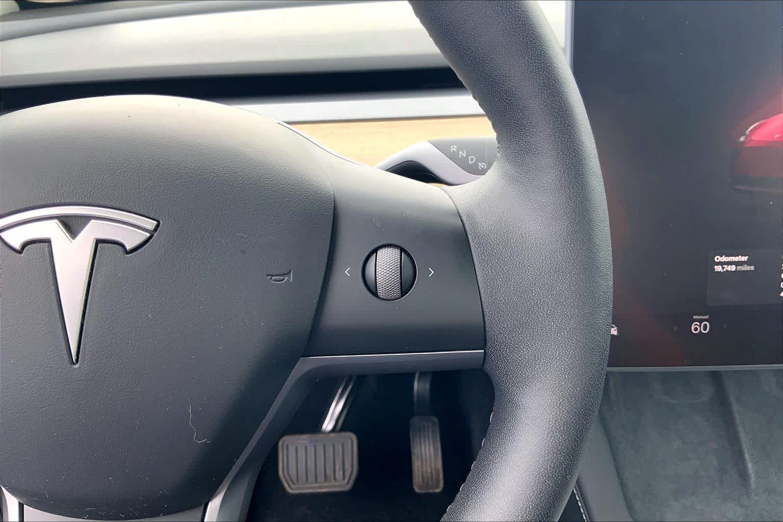 Used 2024 Tesla Model Y Long Range AWD/4WD image 24